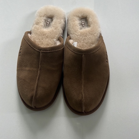 Ugg, brown and white, US 10 - Picture 2 of 4